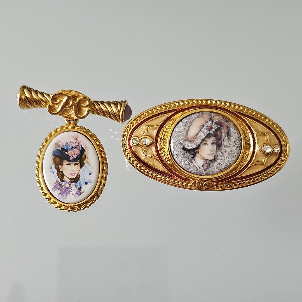 AVON 1996 - 1997 VINTAGE GOLDTONE BROOCHES.